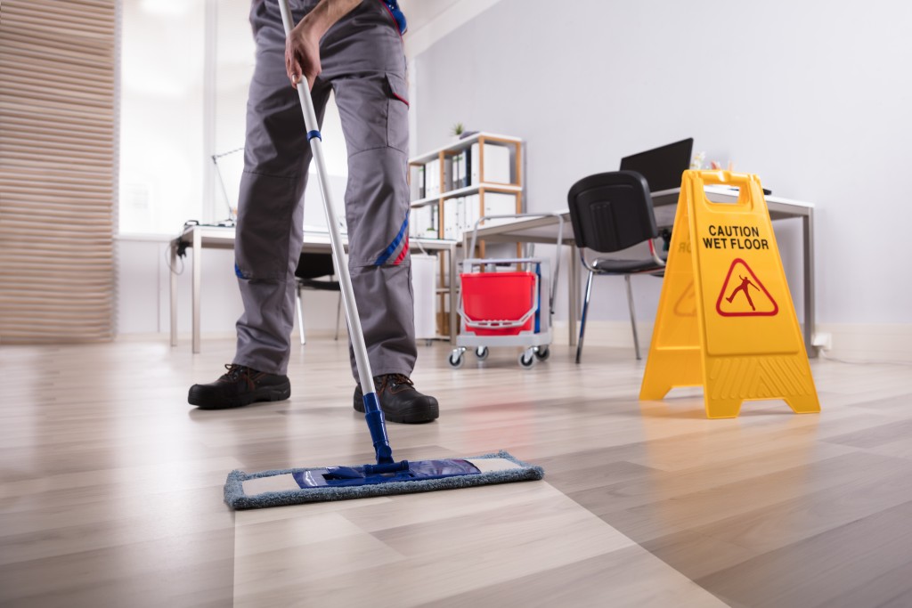 6 Best Floor Cleaning Tips for Your Office