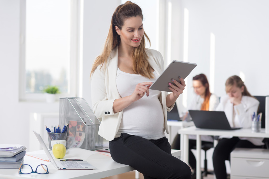 pregnant entrepreneur at work